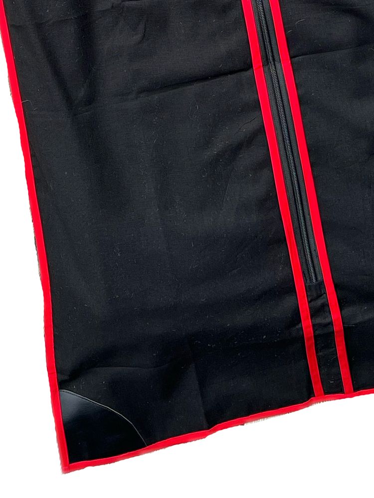 Bunadspose sort/rød i pustende bomull - Tar vare på bunaden din