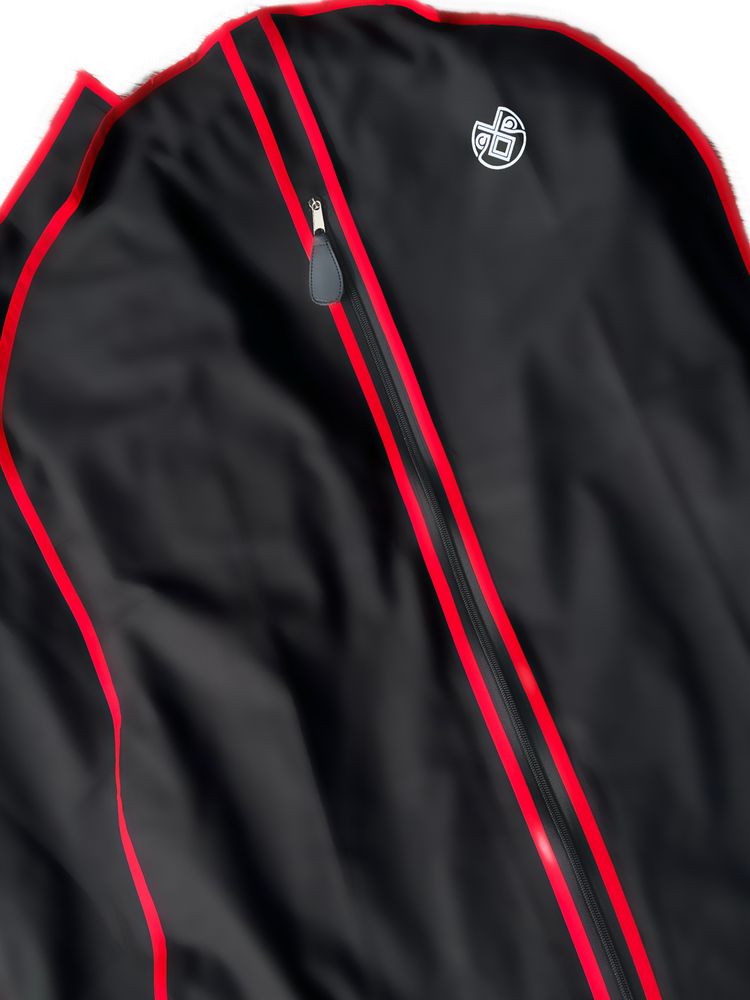 Bunadspose sort/rød i pustende bomull - Tar vare på bunaden din