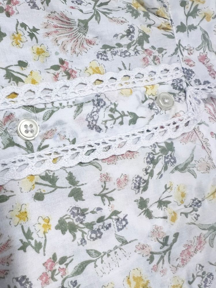 Silja skjorte til festdrakt blomstret