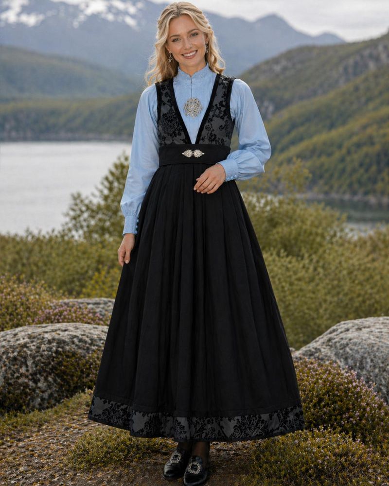Nye Tora festdrakt til dame i sort